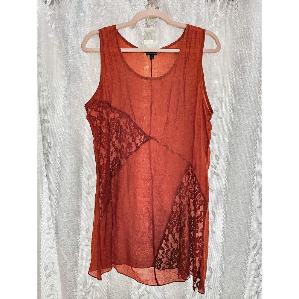 Coco + Carmen top